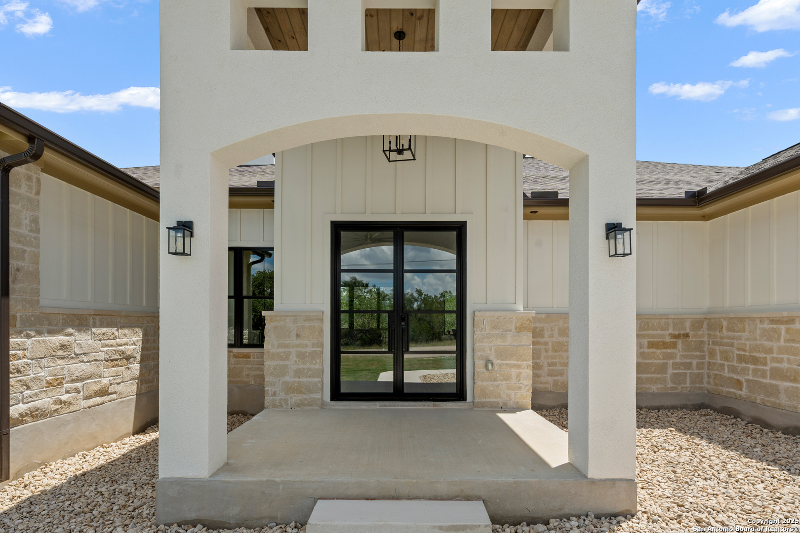 1129 Madrone