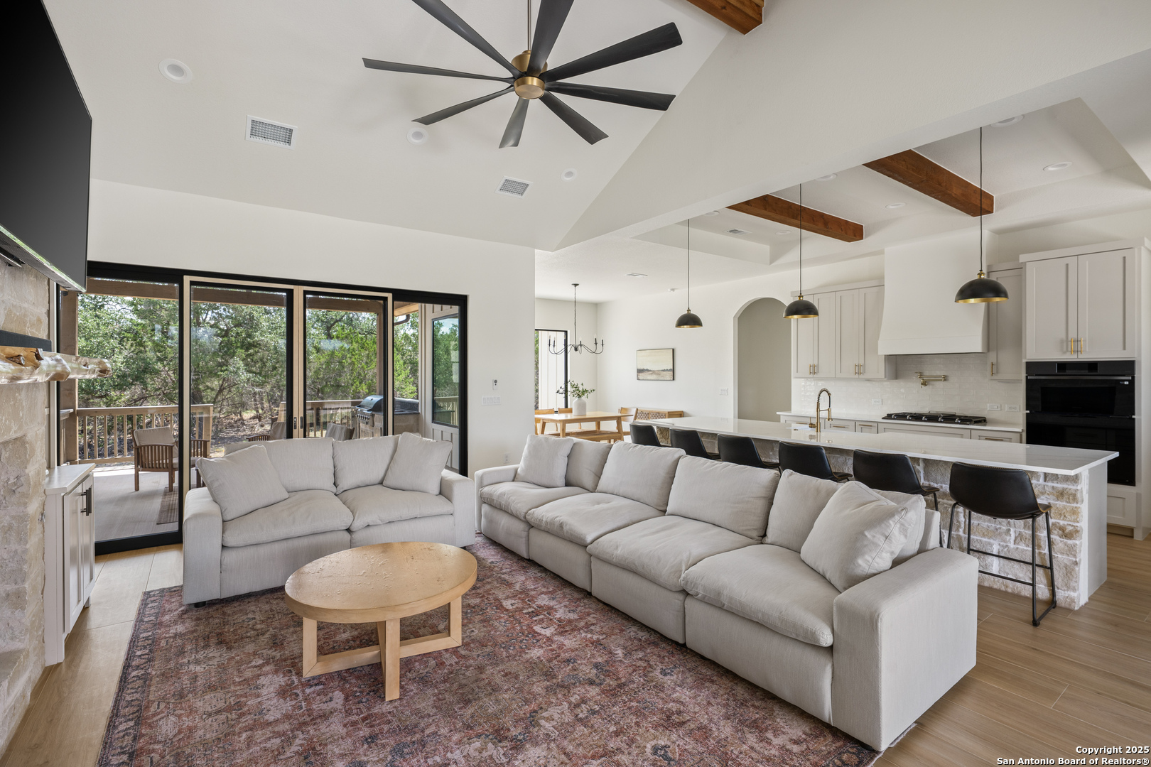 1129 Madrone