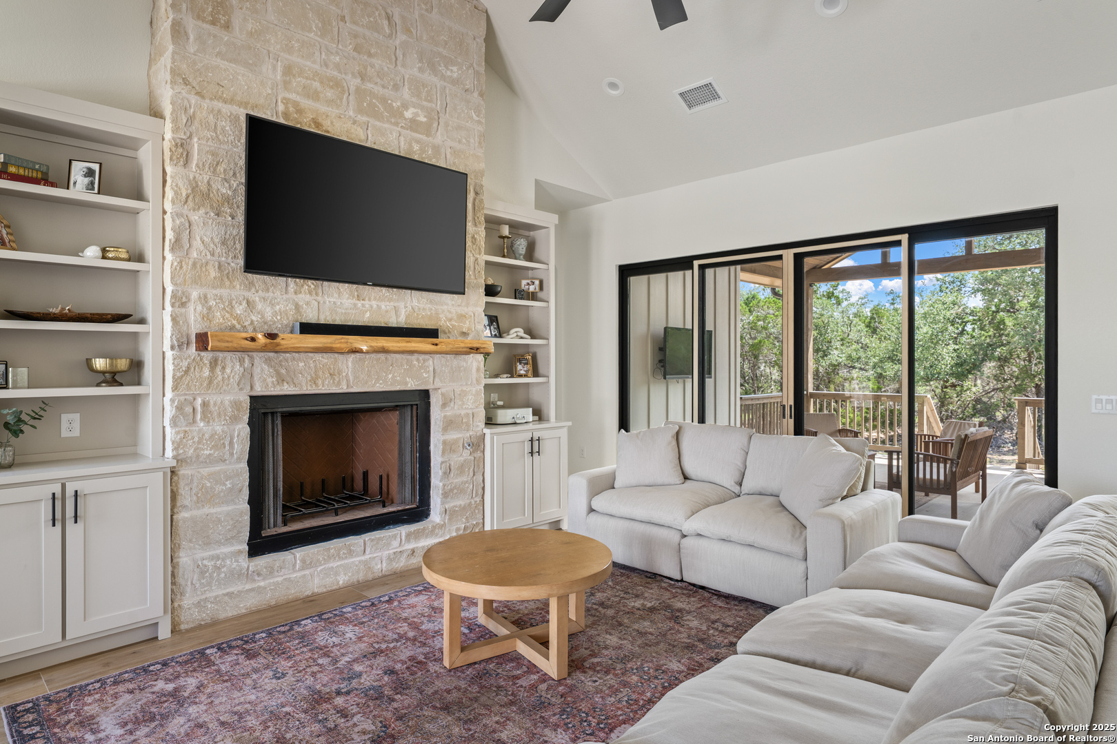 1129 Madrone