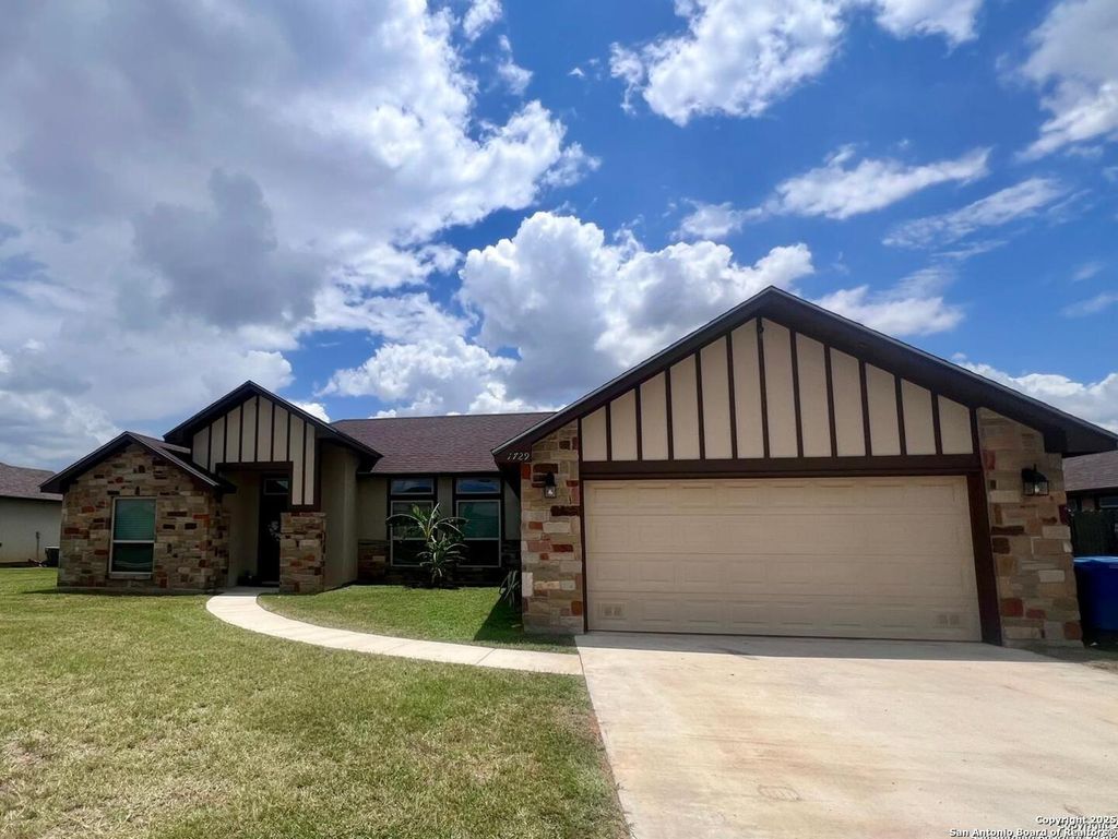 Photo of 1729 Vista View, Pleasanton, TX 78064 (MLS # 1883398)