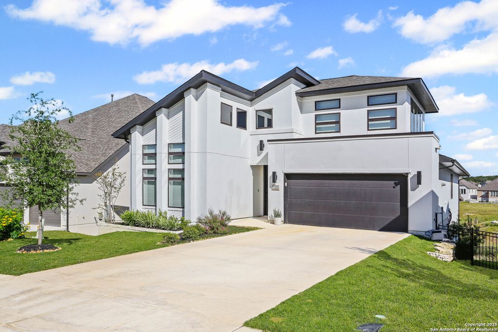 Photo of 330 Navarro, Boerne, TX 78006 (MLS # 1916196)