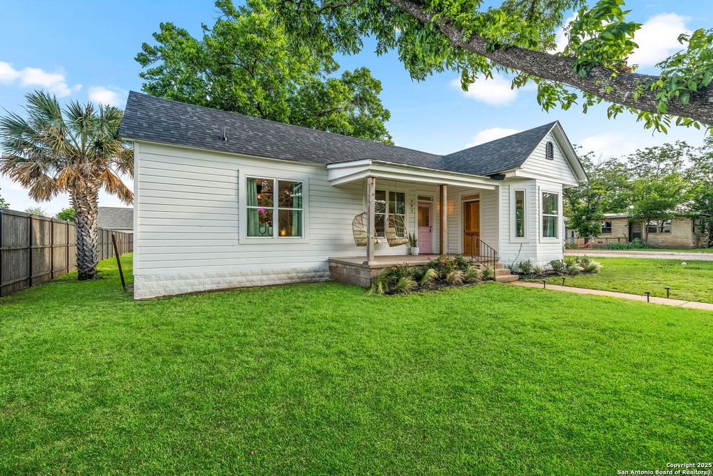 Photo of 703 E Highway St., Fredericksburg, TX 78624 (MLS # 1915644)