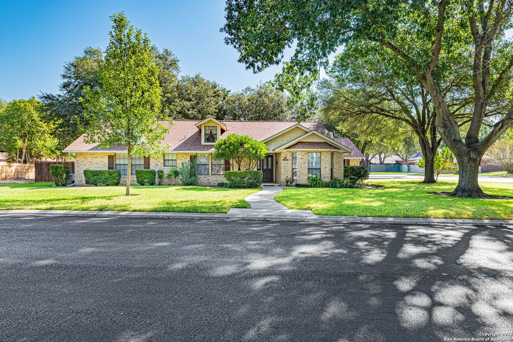 Photo of 729 Heritage Dr, Seguin, TX 78155 (MLS # 1916362)