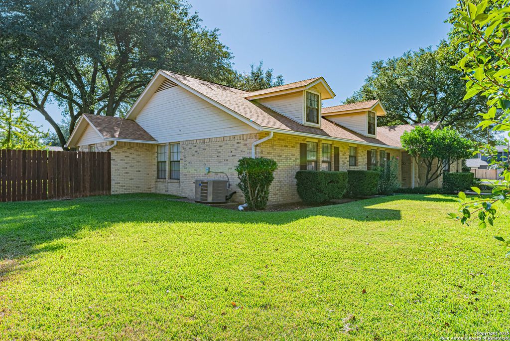 Photo of 729 Heritage Dr, Seguin, TX 78155 (MLS # 1916362)