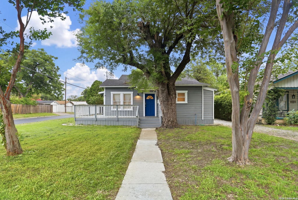 Photo of 1502 W Elsmere, San Antonio, TX 78201 (MLS # 1990892)