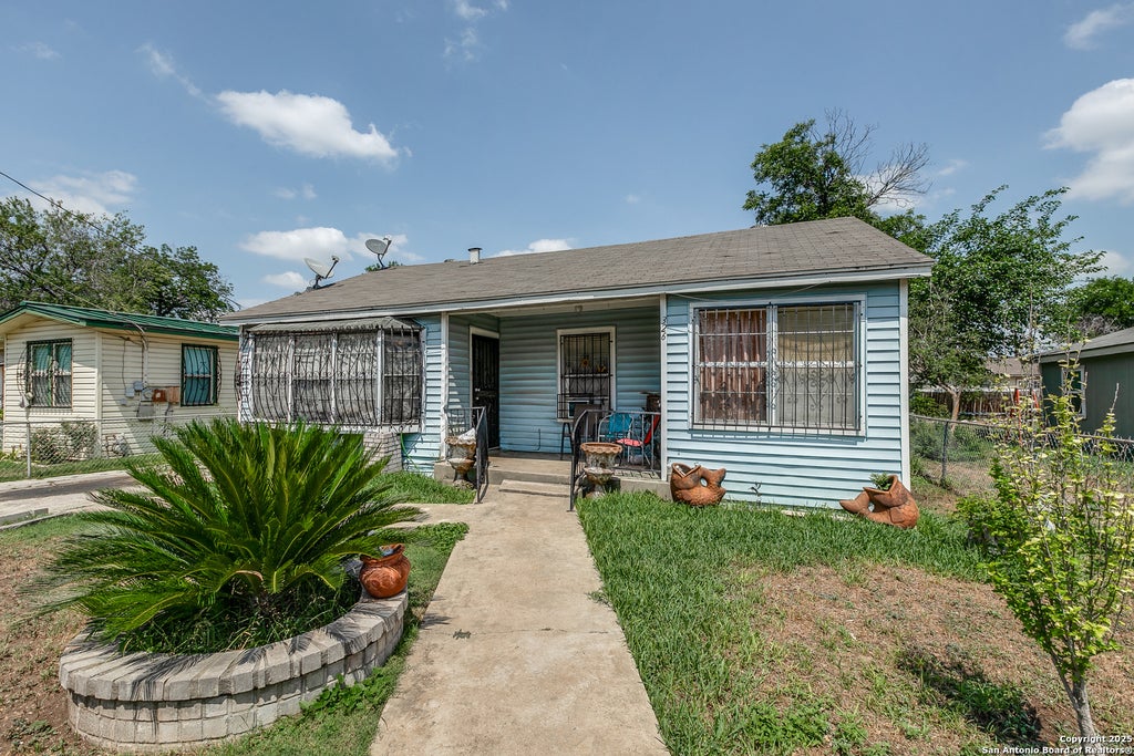 Photo of 326 Balboa Ave, San Antonio, TX 78237 (MLS # 1872456)