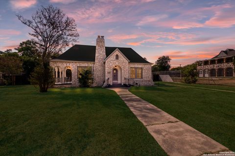 220 Greenlawn Dr San Antonio TX 78201