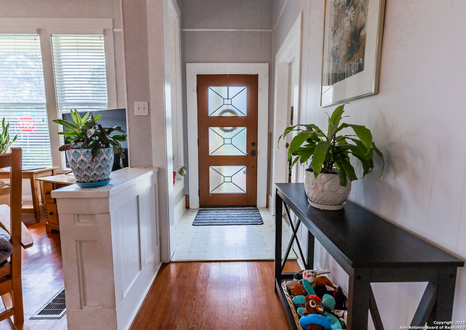 225 W Humphreys