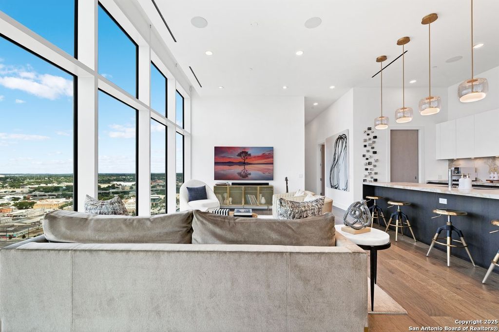 Photo of 123 Lexington 1806 #1806, San Antonio, TX 78205 (MLS # 1929564)