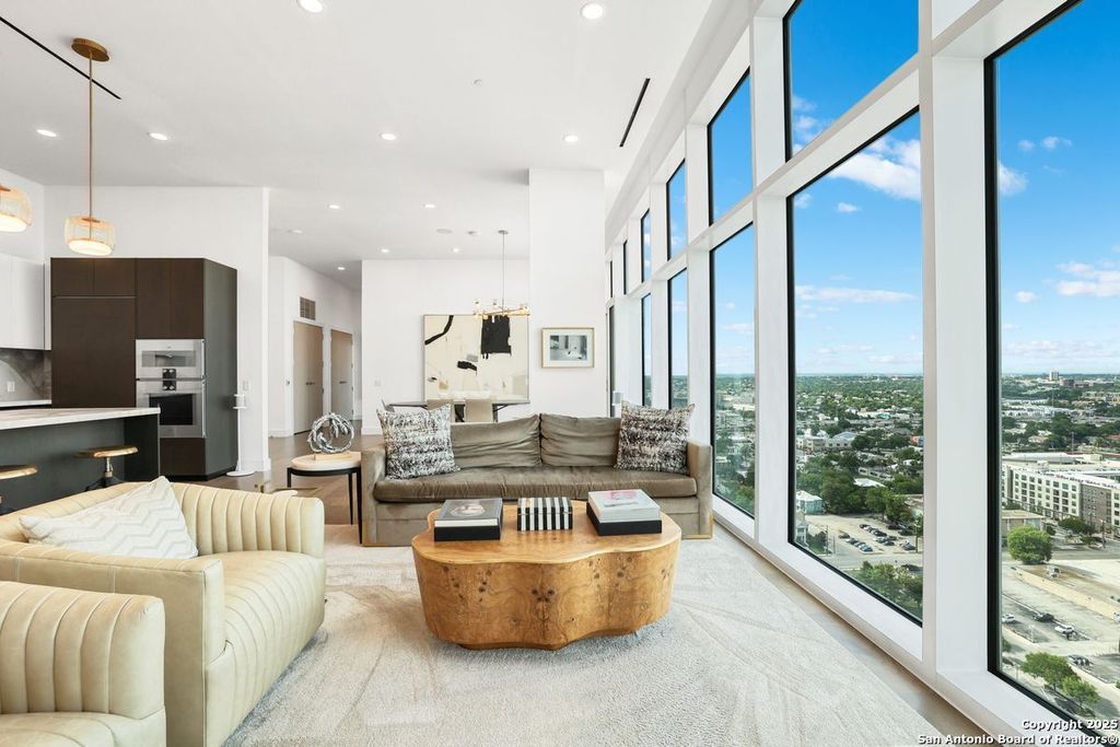 Photo of 123 Lexington 1806 #1806, San Antonio, TX 78205 (MLS # 1929564)