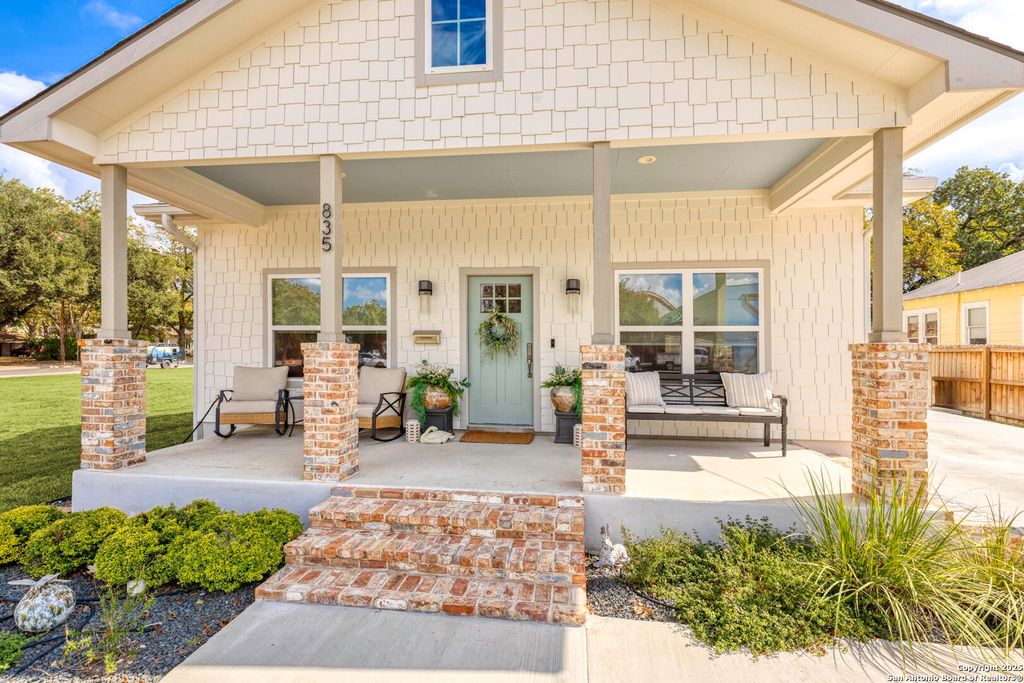 Photo of 835 Cross Street, New Braunfels, TX 78130 (MLS # 1921624)