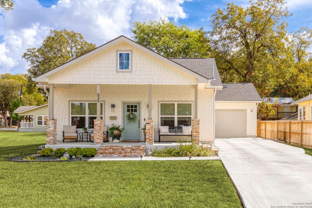 Photo of 835 Cross Street, New Braunfels, TX 78130 (MLS # 1921624)