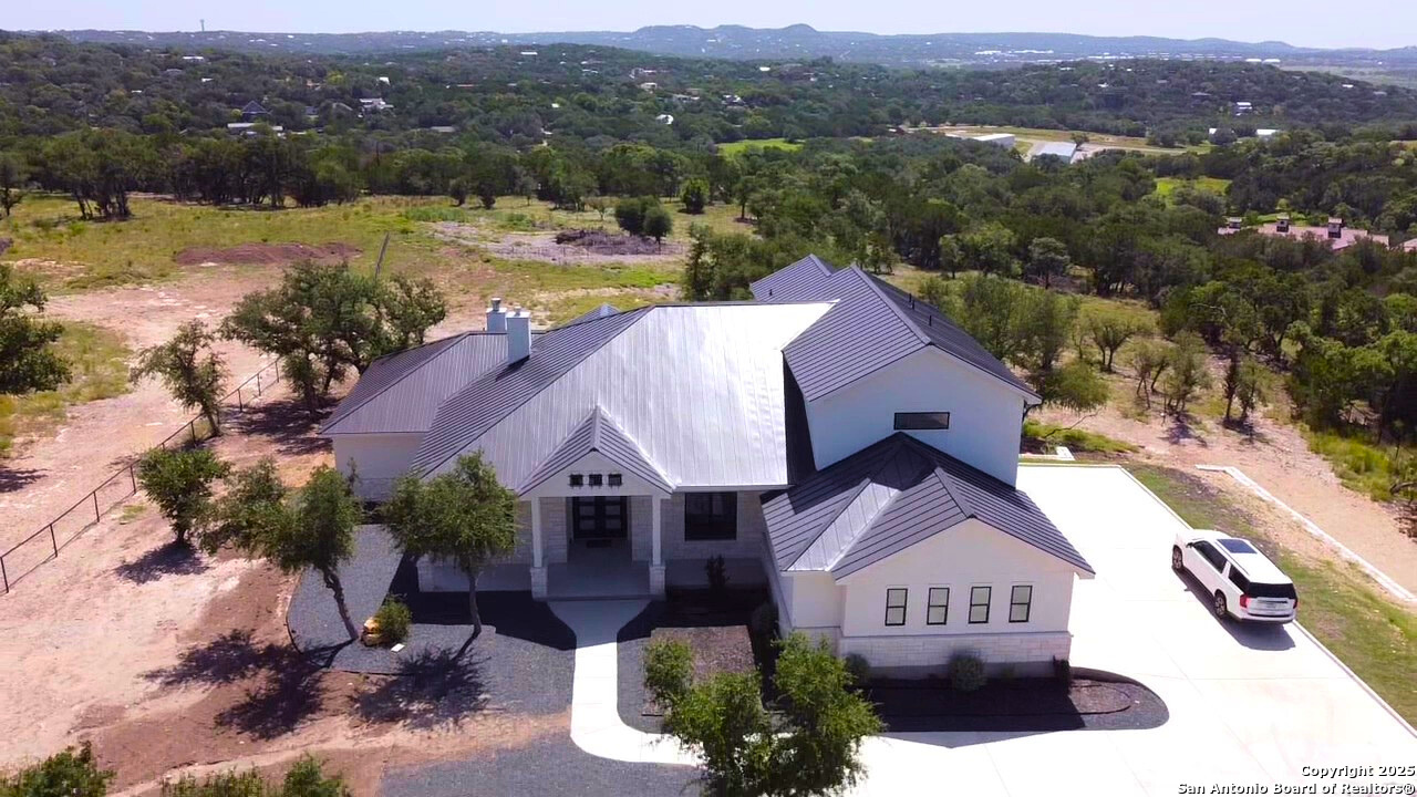 1193 Country Pike