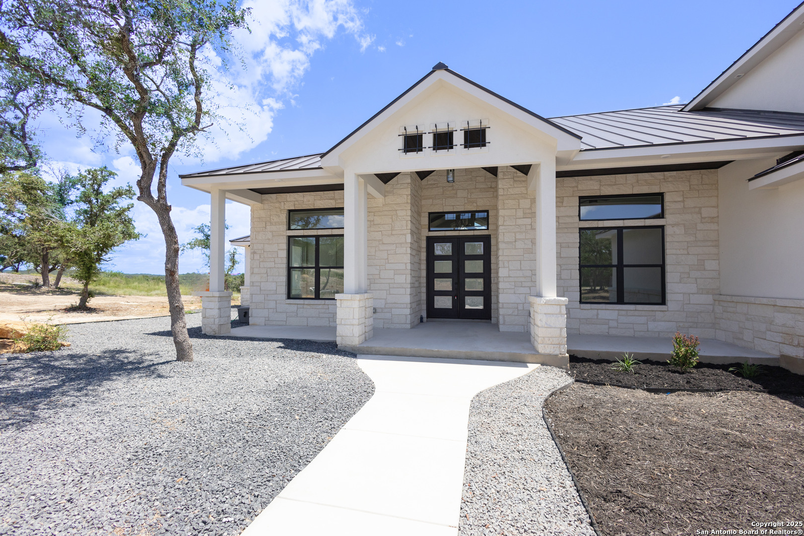 1193 Country Pike