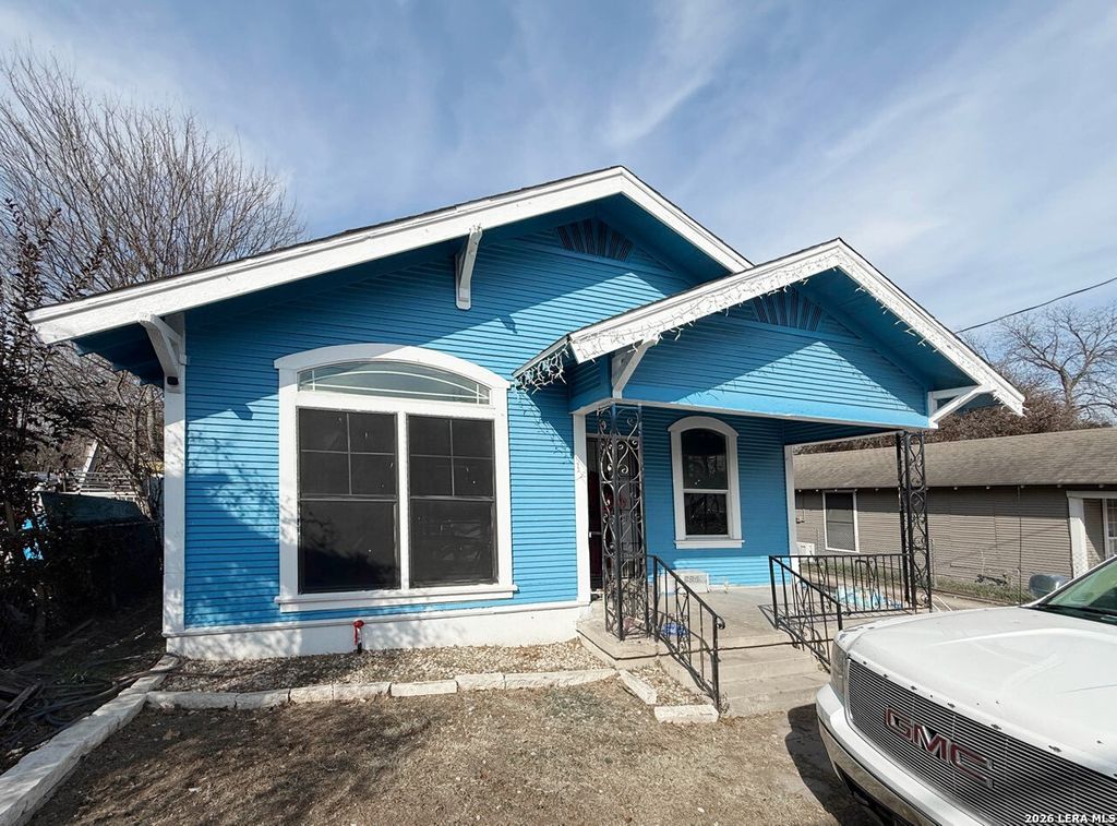 Photo of 1105 N Center St, San Antonio, TX 78202 (MLS # 1912931)