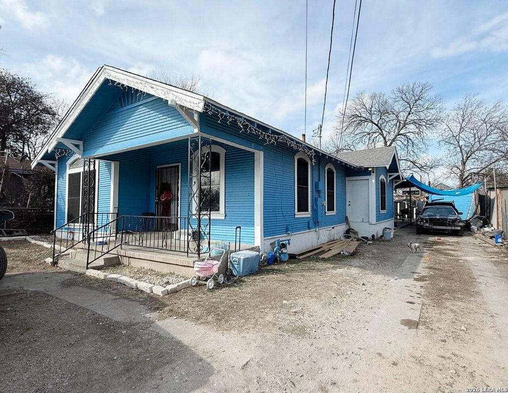 Photo of 1105 N Center St, San Antonio, TX 78202 (MLS # 1912931)