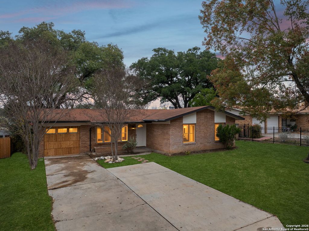 Photo of 4627 Allegheny Dr, San Antonio, TX 78229 (MLS # 1955154)