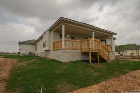A home in Floresville