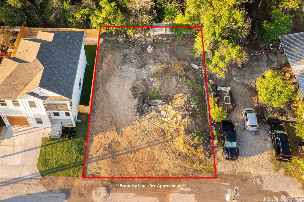 Photo of 404 S Hill Ave., New Braunfels, TX 78130 (MLS # 1919795)