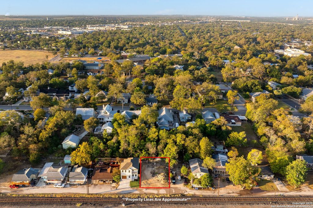 Photo of 404 S Hill Ave., New Braunfels, TX 78130 (MLS # 1919795)