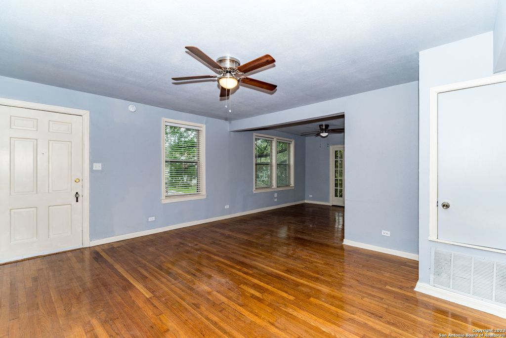 Photo of 254 CLOVERLEAF AVE 2 #2, Alamo Heights, TX 78209 (MLS # 1999243)