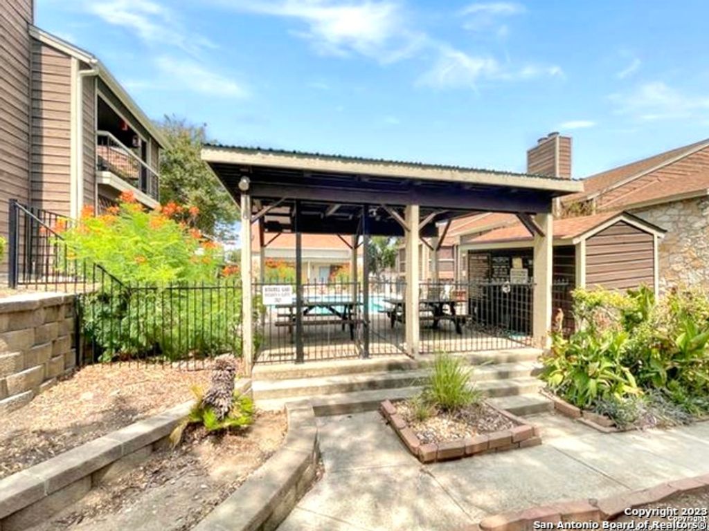Photo of 11520 Huebner Rd 107 #107, San Antonio, TX 78230 (MLS # 2003075)