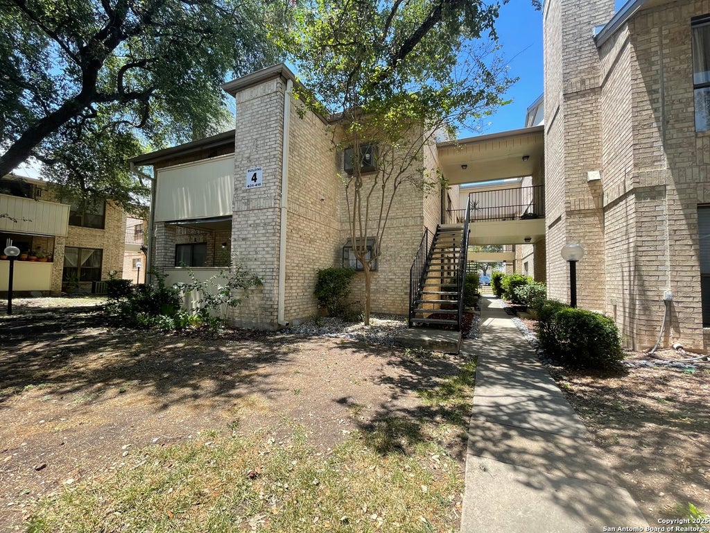 Photo of 11843 Braesview 401 #401, San Antonio, TX 78213 (MLS # 1889362)