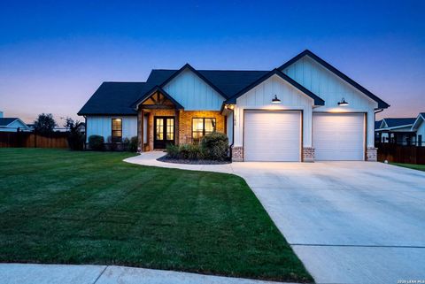 156 Woodbridge Dr La Vernia TX 78121