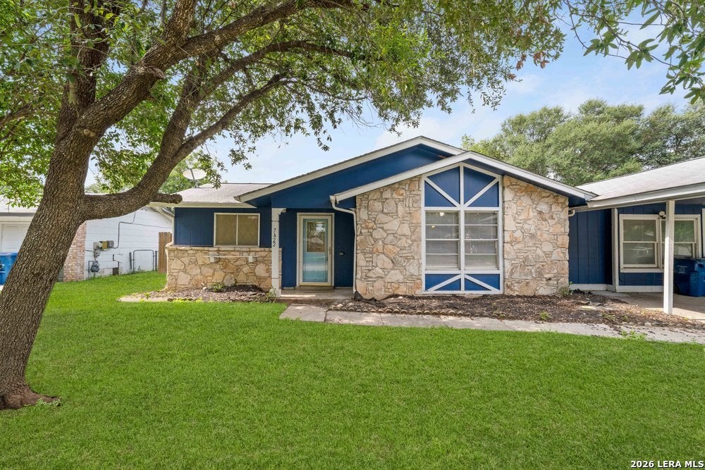 Photo of 7422 Stonehouse Dr, San Antonio, TX 78227 (MLS # 2003531)