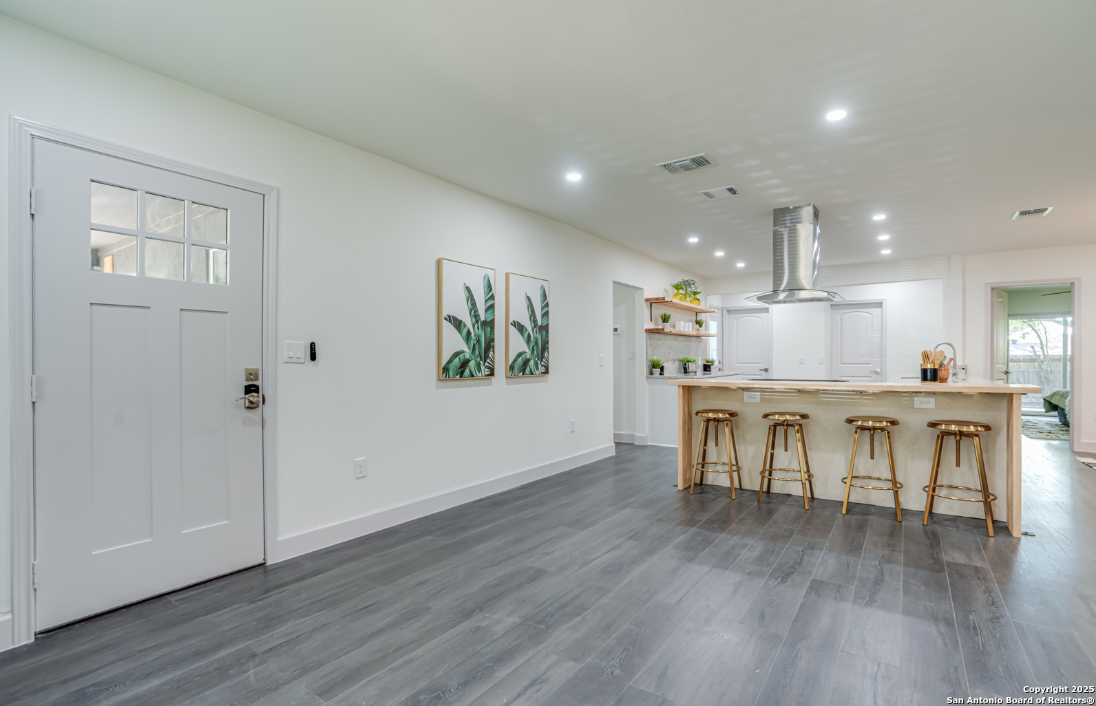 319 W Meadowlane