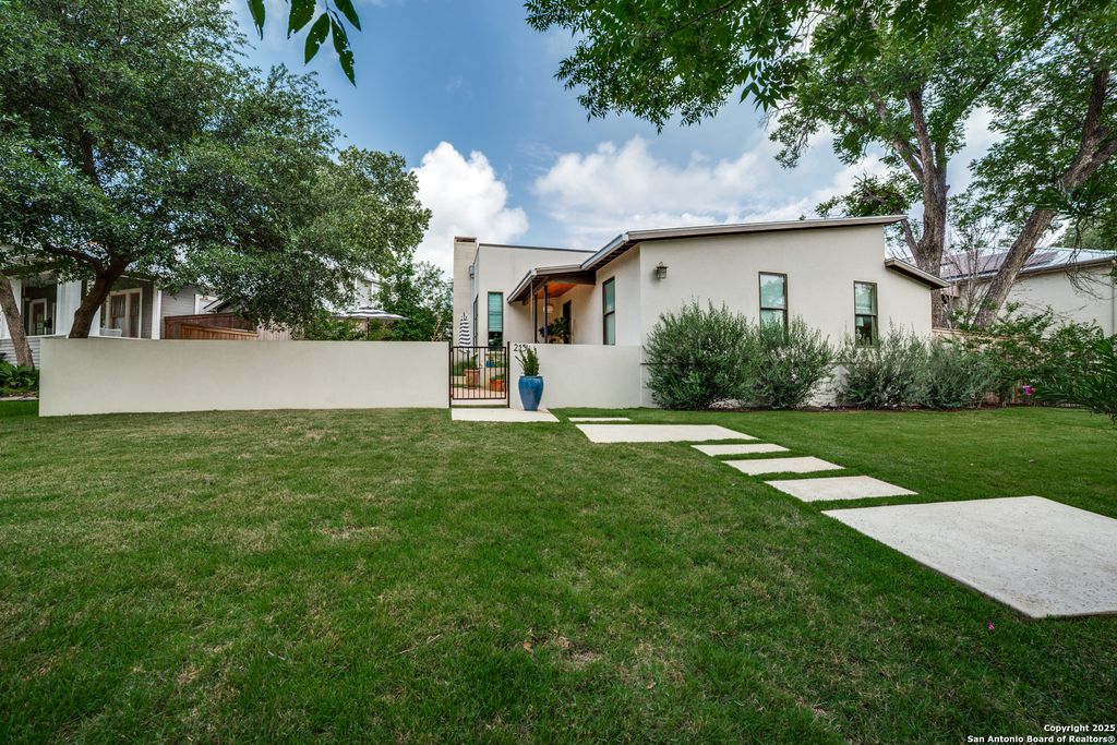 Photo of 215 Circle Street, San Antonio, TX 78209 (MLS # 1878175)
