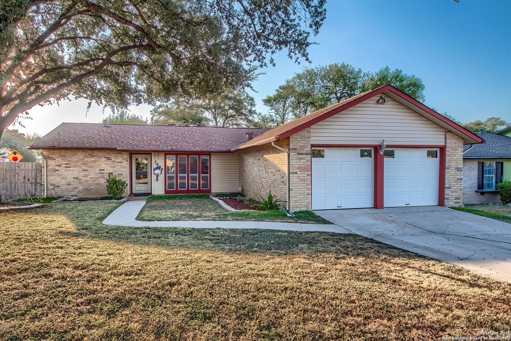 Photo of 7002 Autumn Chase, Leon Valley, TX 78238 (MLS # 1915642)