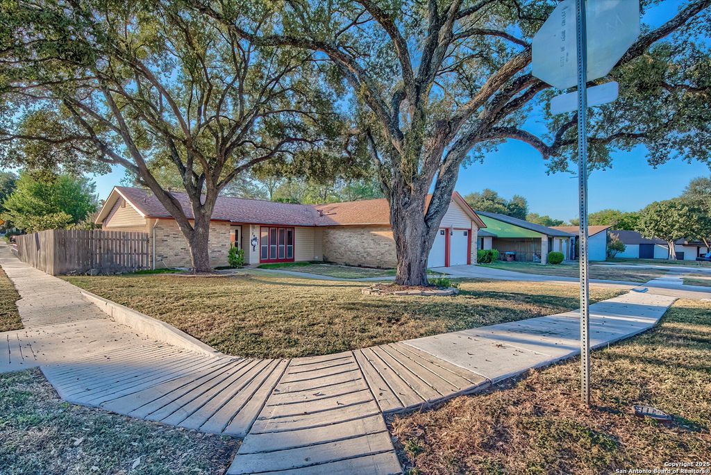 Photo of 7002 Autumn Chase, Leon Valley, TX 78238 (MLS # 1915642)