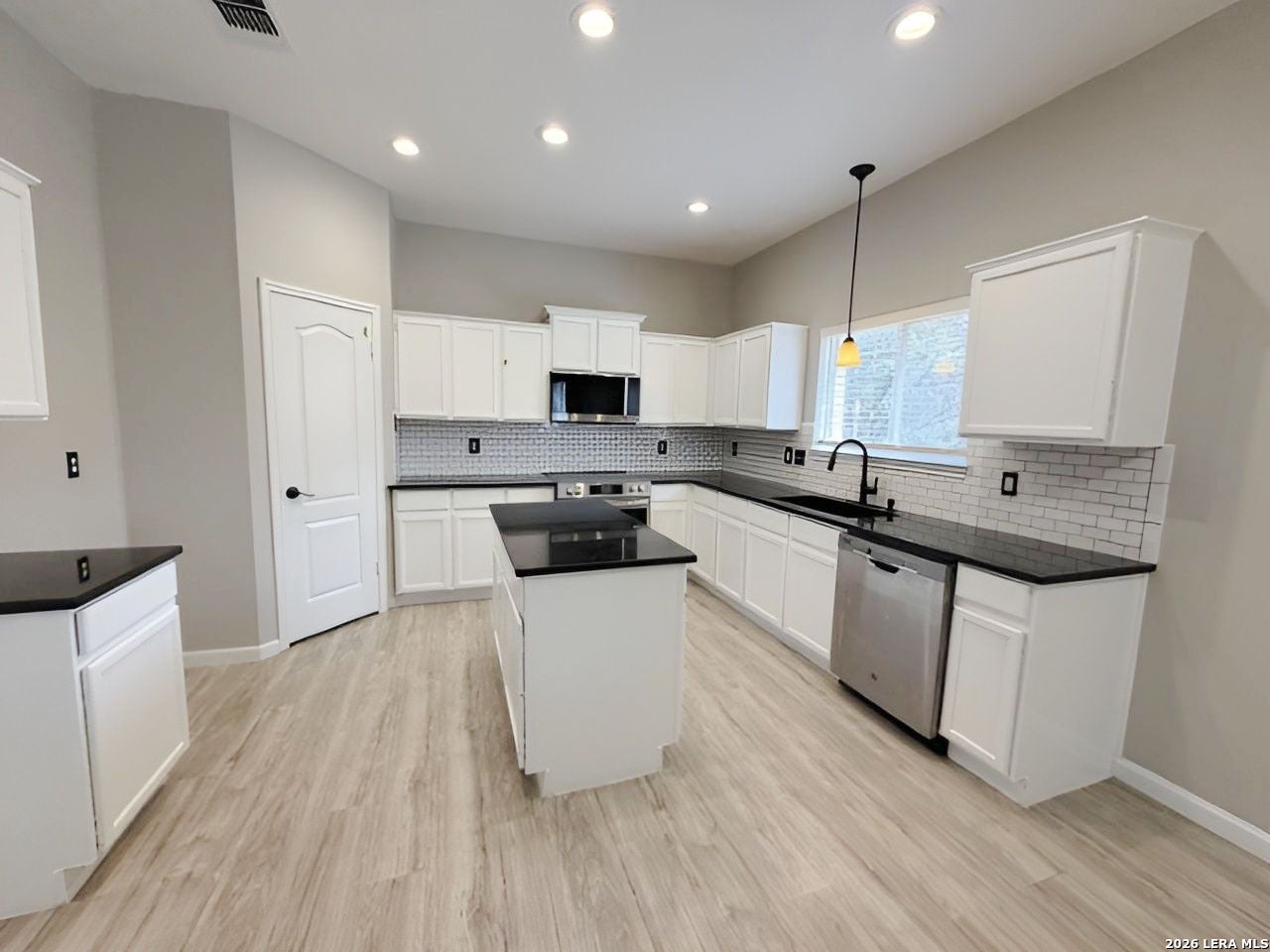 4122 Knollbluff
