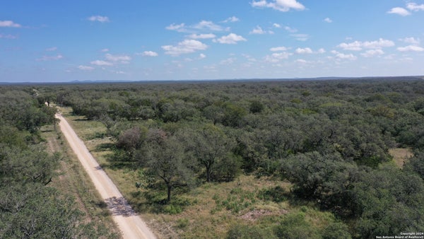424 PR 324, DHANIS, TX 78850 - Image 256d75c2a4c0ef801f5693ced52af4e3/3654439194