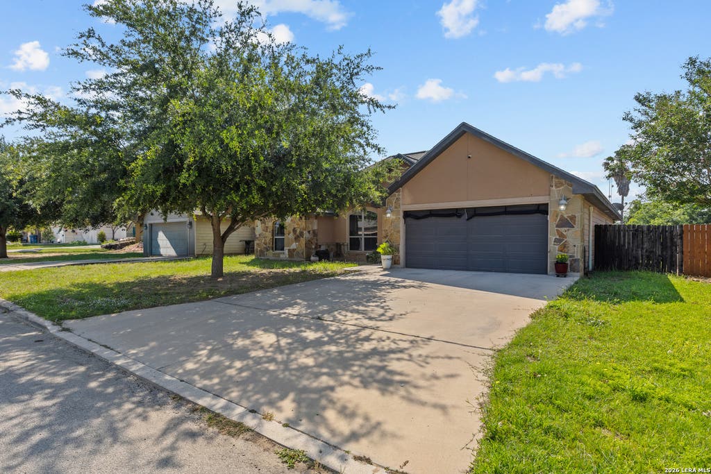 Photo of 1812 Wandering Trail, Pleasanton, TX 78064 (MLS # 1968667)