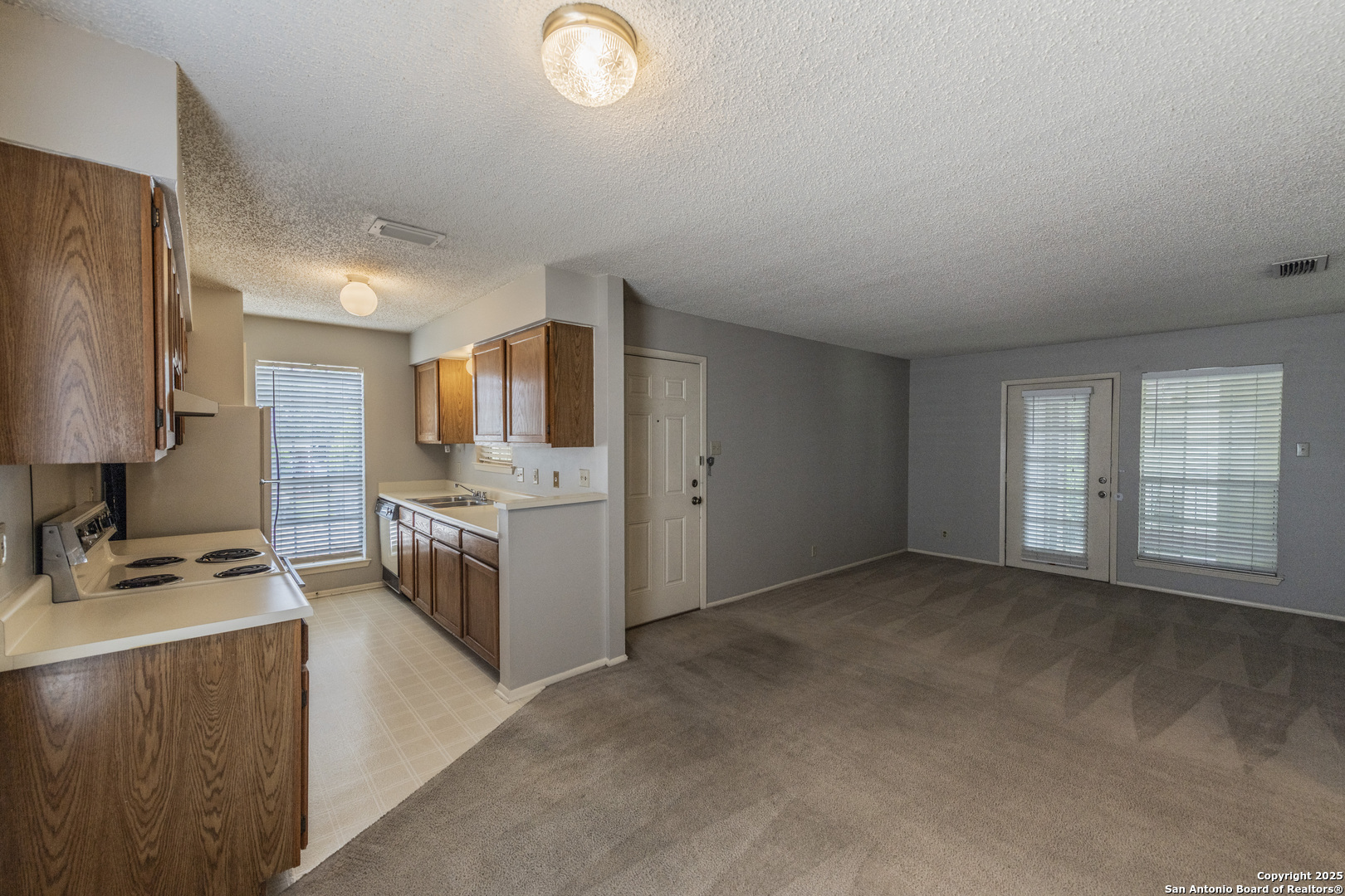 331 W mistletoe ave 201