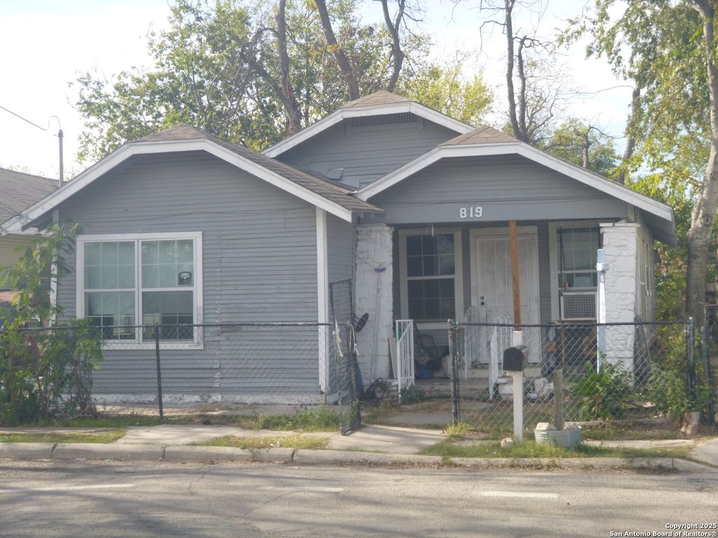 Photo of 819 N Hamilton, San Antonio, TX 78207 (MLS # 1926082)