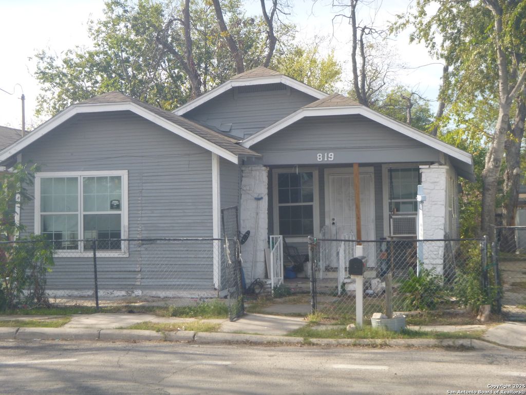 Photo of 819 N Hamilton, San Antonio, TX 78207 (MLS # 1926082)