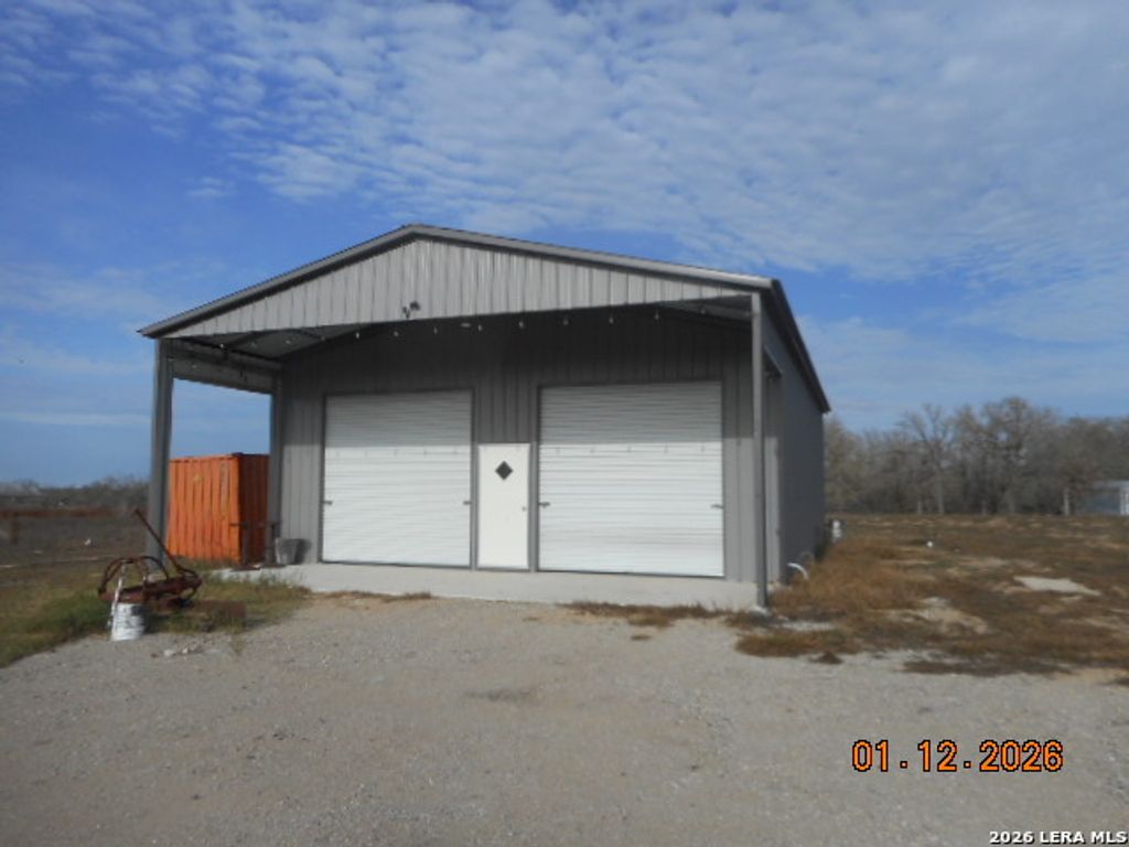 Photo of 368 Old Colony Rd, Seguin, TX 78155 (MLS # 1935456)