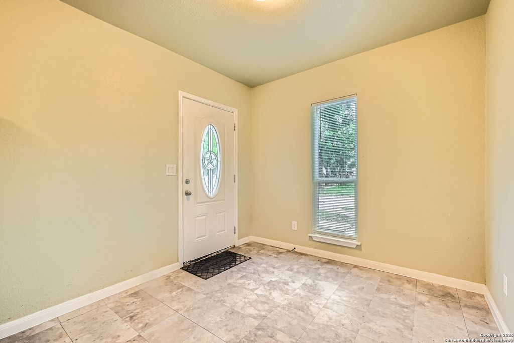 Photo of 209 N Picoso St, San Antonio, TX 78207 (MLS # 1882632)