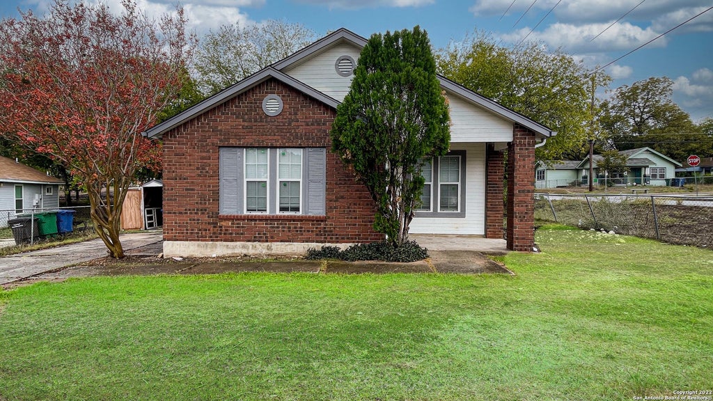 Photo of 202 Ripplewind, San Antonio, TX 78203 (MLS # 2022563)