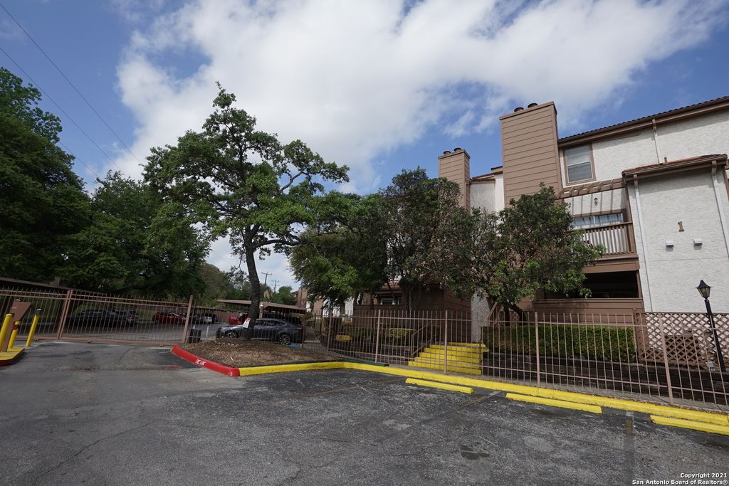 Photo of 4107 MEDICAL DR 1203 #1203, San Antonio, TX 78229 (MLS # 1911725)