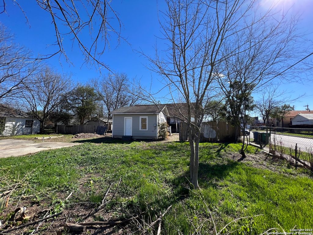 Photo of 200 Belmont, San Antonio, TX 78202 (MLS # 1918975)