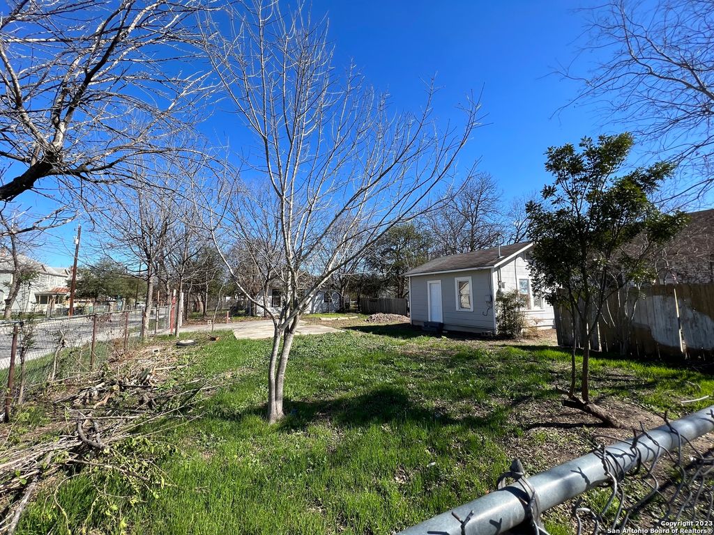 Photo of 200 Belmont, San Antonio, TX 78202 (MLS # 1918975)