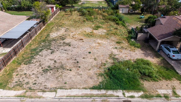 3890 CLAVEL ST, EAGLE PASS, TX 78852 - Image 25f4b59fee1c3025e5dd31e54582be06/3328814920