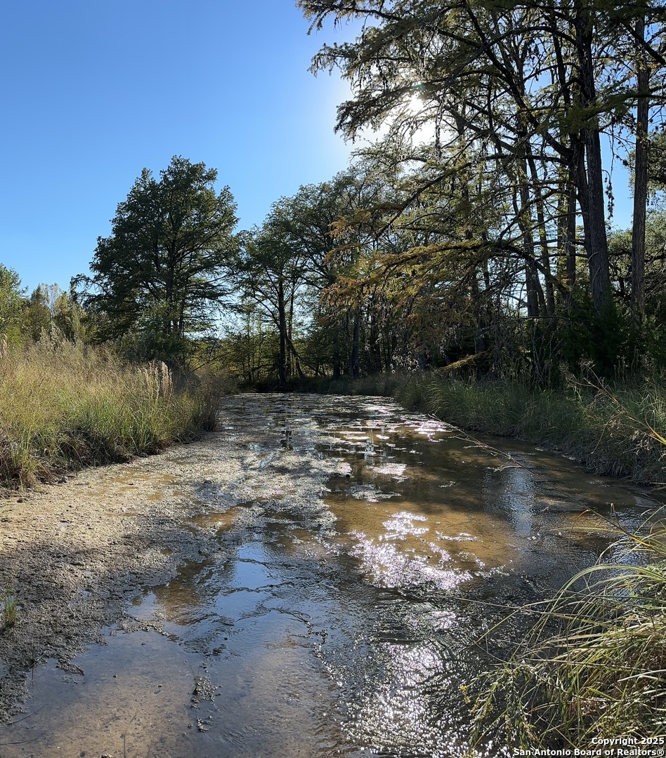 Vanderpool, Texas 78885, United States, 4 Bedrooms Bedrooms, ,3 BathroomsBathrooms,Residential,Active,230408