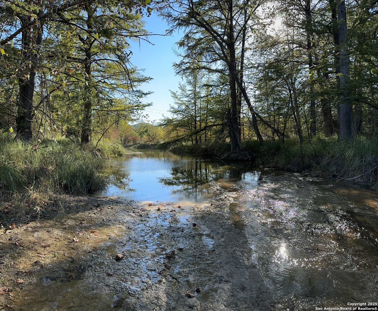 Vanderpool, Texas 78885, United States, 4 Bedrooms Bedrooms, ,3 BathroomsBathrooms,Residential,Active,230408