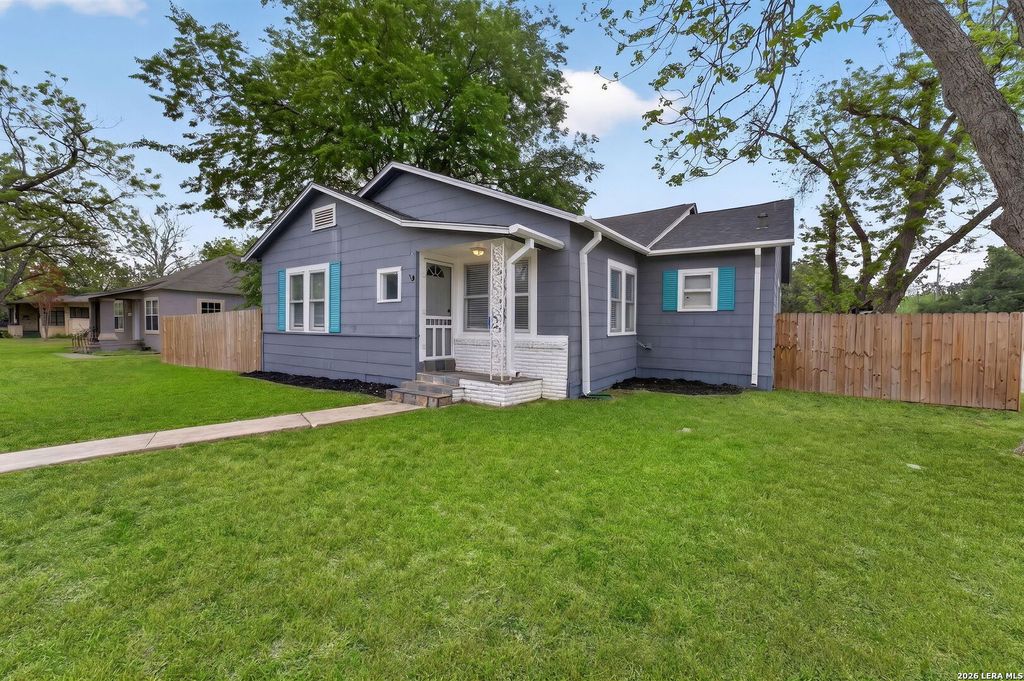 Photo of 703 E KREZDORN ST, Seguin, TX 78155 (MLS # 1958887)