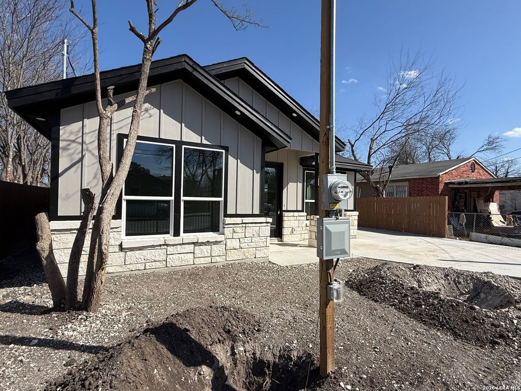 Photo of 810 S San Eduardo Ave., San Antonio, TX 78228 (MLS # 1944141)